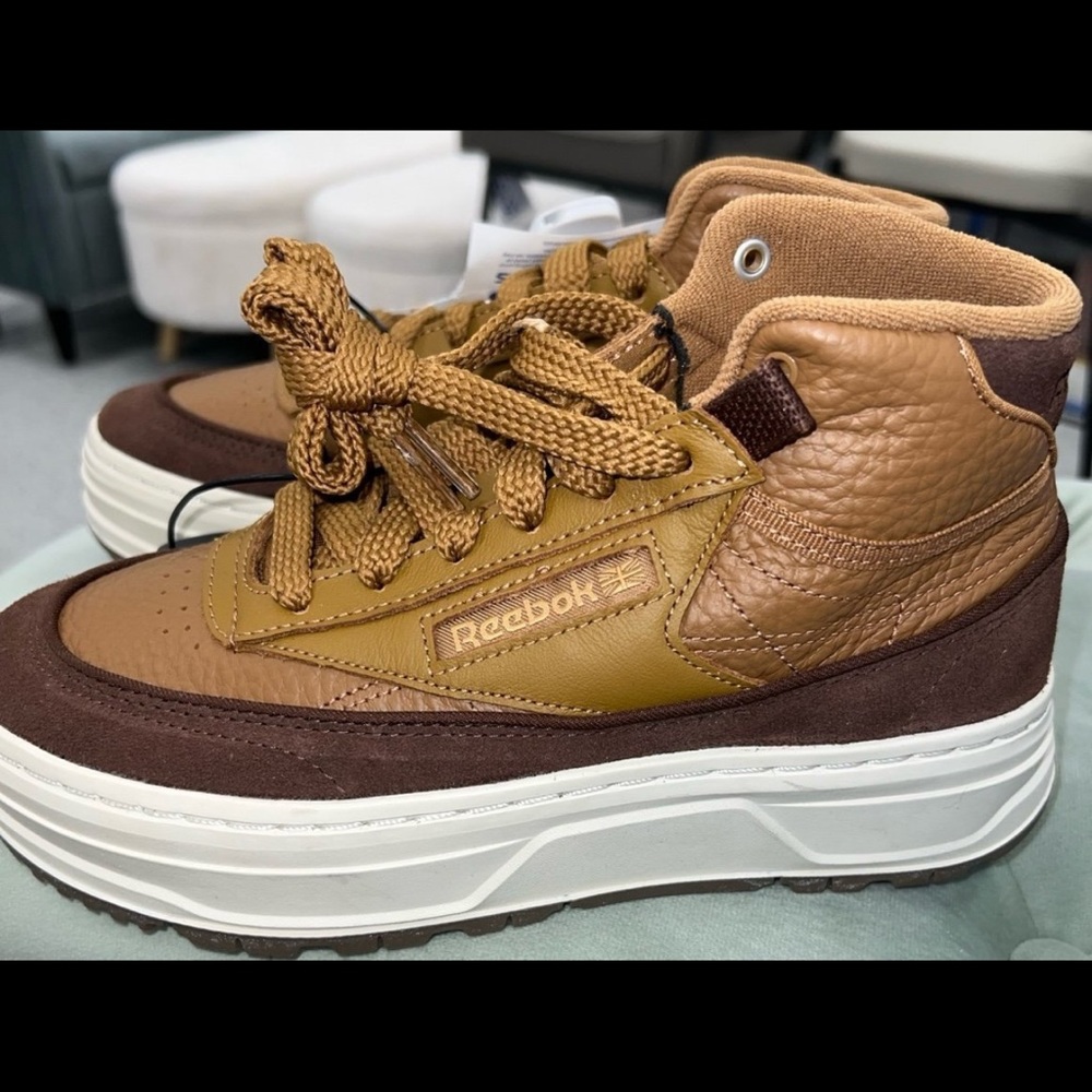 NWT WOMEN’S REEBOK CLUB C GEO PLATFORM MID-TOPS